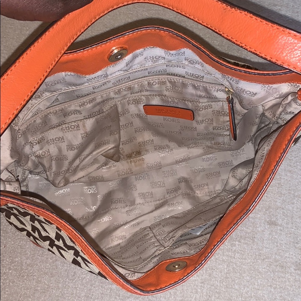 Micheal Kors Purse - Picture 4 of 8